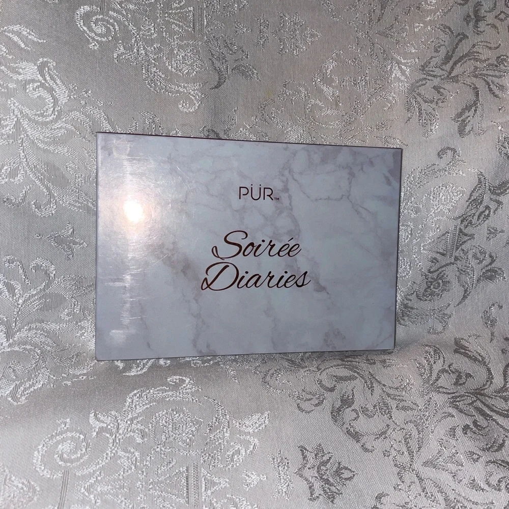 NWT PÜR SOIRÉE DIARIES Neutral Eyeshadow Palette - Picture 2 of 3